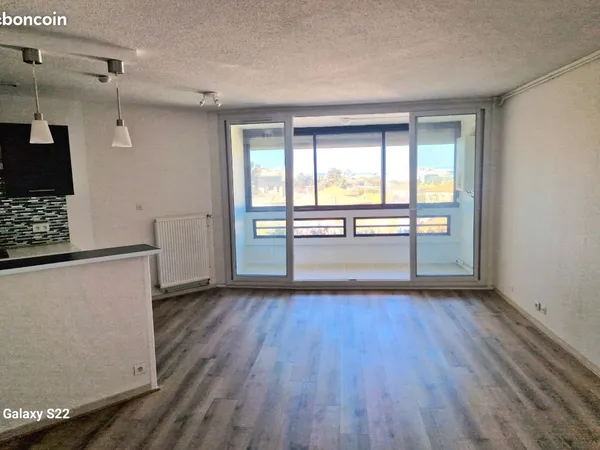 Vente Grand T2 Marseille 13009
