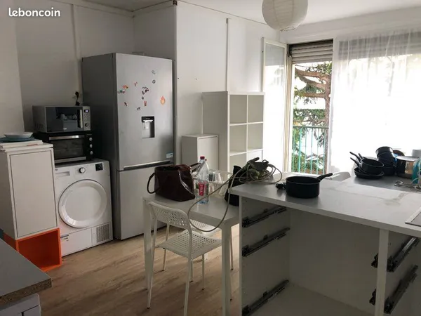 Colocation meublée - chambre dispo - parking sécurisé