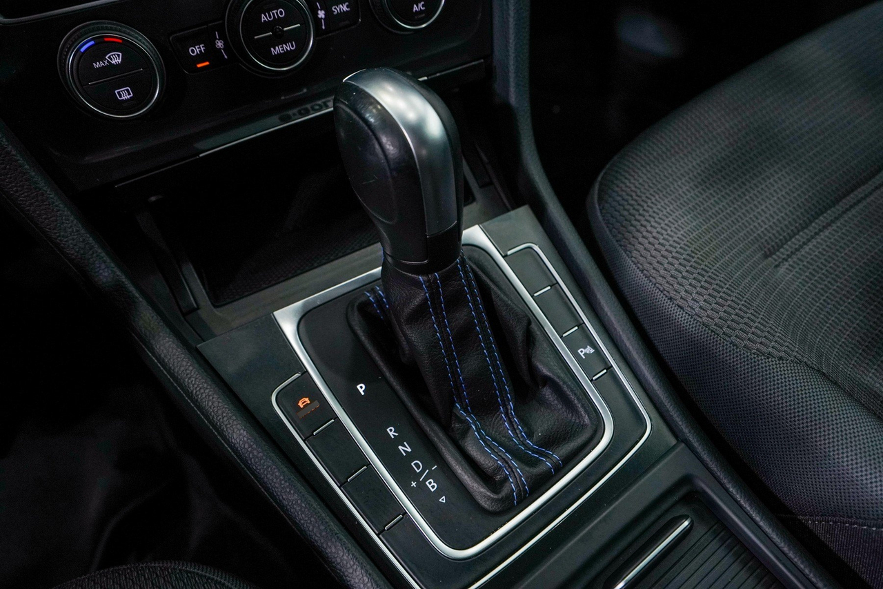 Volkswagen Golf 7 — photo 24