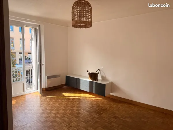 À LOUER — Appartement non meublé, plein coeur de Saint-Raphaël