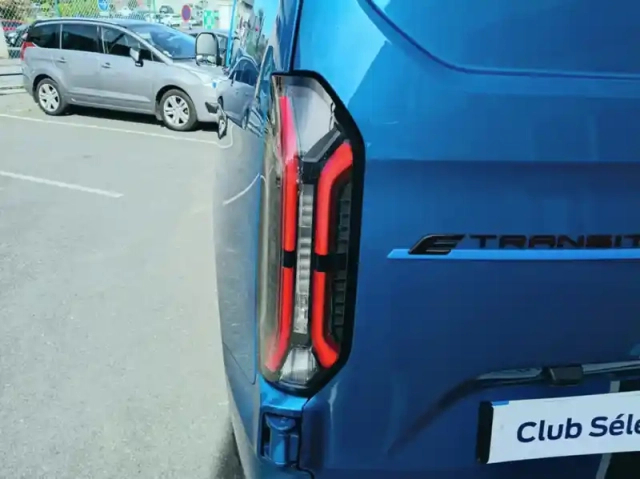 Ford Custom fg 320 l1h1 electrique 160 kw 218ch batterie 71 kwh sport — photo 30