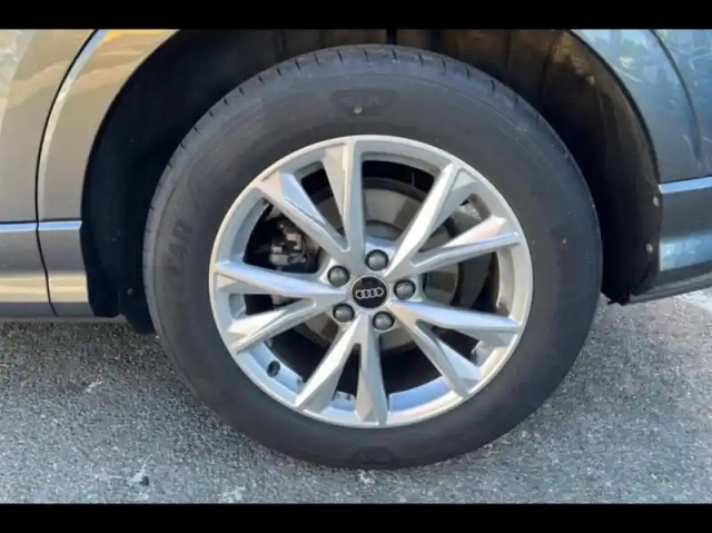 Audi Q3 35 tfsi 150ch s line s tronic 7 — photo 13