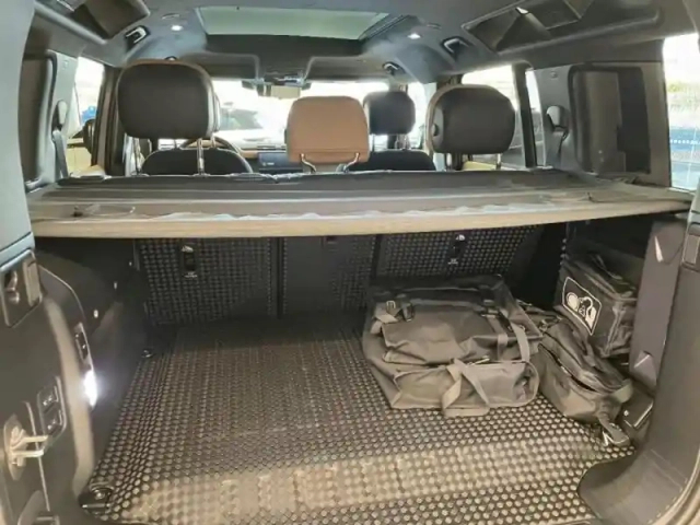 Land Rover Defender 110 2.0 p300e x-dynamic hse — photo 10