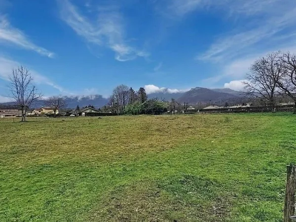 Terrain 1099 m²