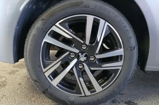 Peugeot 208 puretech 100 s&amp;s bvm6 — photo 14