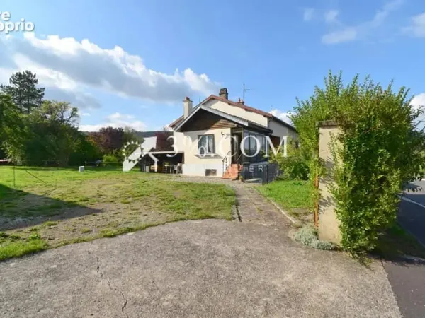 Maison de 120 m2 à rénover avec 4 chambres, 2 garages, gra