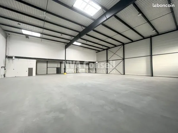 Local 899 m² Saint-Ouen-l'Aumône