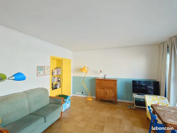 Appartement traversant de 61,08m2 trés ensoleillé, calme et central avec grand balcon de 10m2