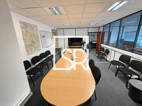 Local professionnel 218 m²