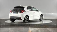 Toyota Yaris 116h Design 5p MY21 — photo 5