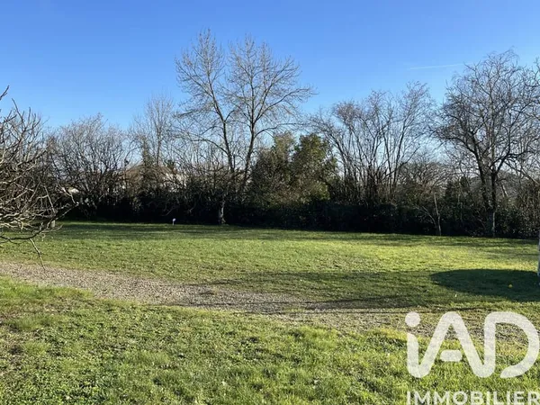 Terrain 901 m²
