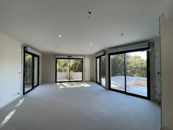 VILLA RESTAURÉE DE 153 M² - VUE DOMINANTE PLEIN SUD - CALME ABSOLU