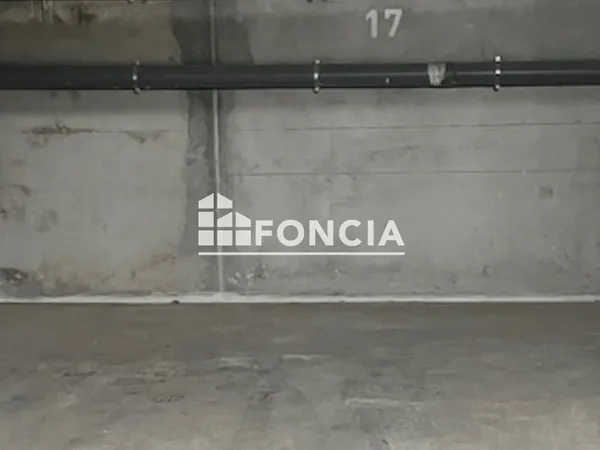 Crépieux / place canellas - place de parking en sous-sol sécurisé