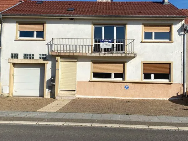 Maison mitoyenne de 8 pièces, 145 m2 située à TREMERY 57300 , comprenant 2 appartements, un F5 et un