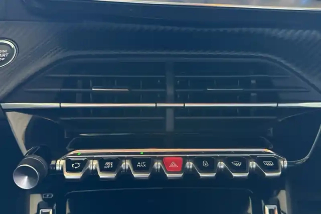 Peugeot 208 puretech 100 s&amp;s eat8 — photo 19