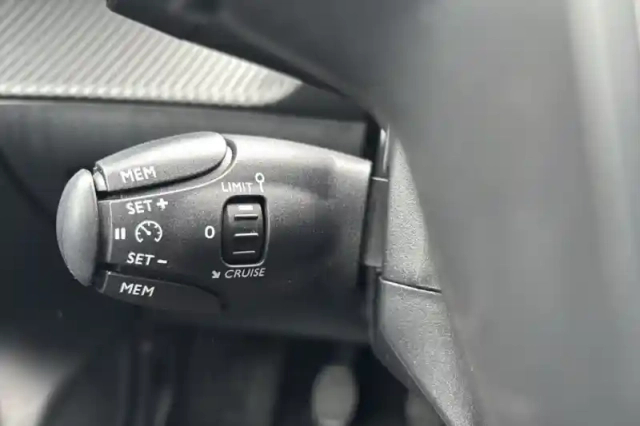 Peugeot 208 puretech 100 s&amp;s bvm6 — photo 26