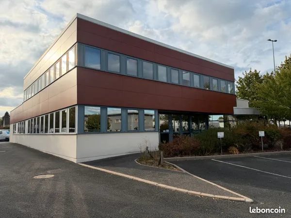 BUREAUX 206 m² À LOUER - ORLÉANS - 7 PARKINGS PRIVATIFS