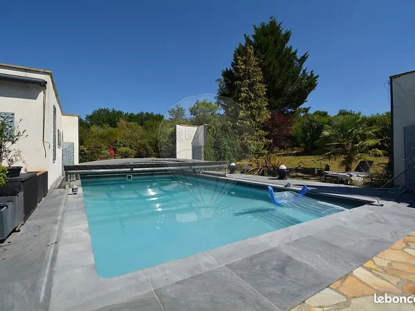 Maison 7 pièces 218 m²