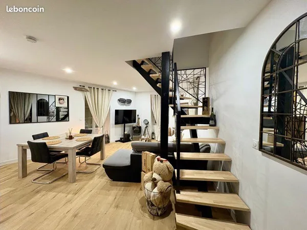 🏡 À LOUER - Appartement duplex rénové en centre-ville de Château-Gontier