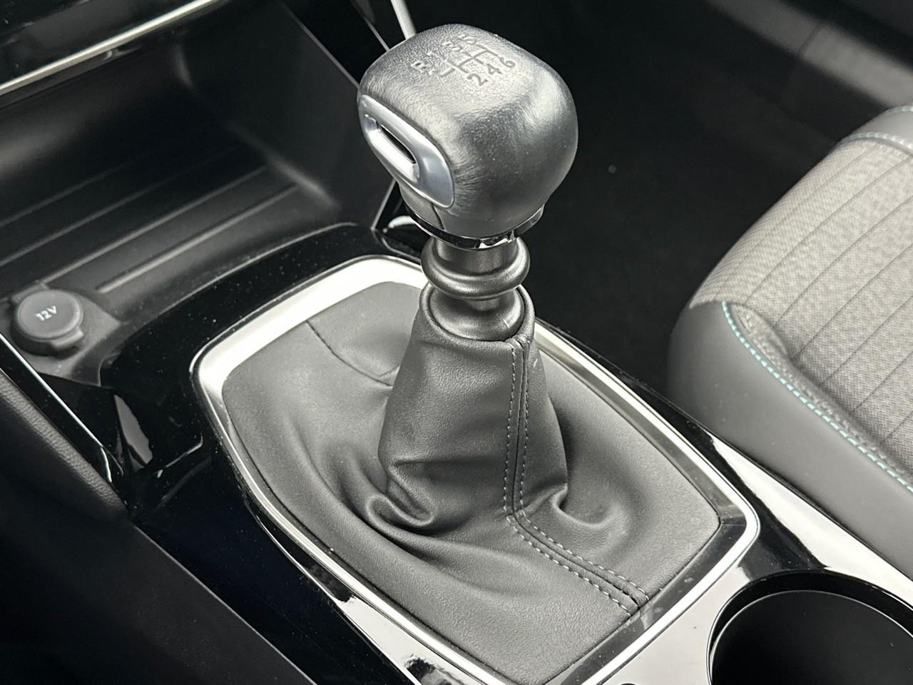 Peugeot 2008 puretech 130 s&s bvm6 allure pack — photo 29