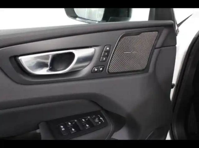 Volvo Xc60 t6 hybride rechargeable 350ch plus style dark geartronic 8 awd — photo 8