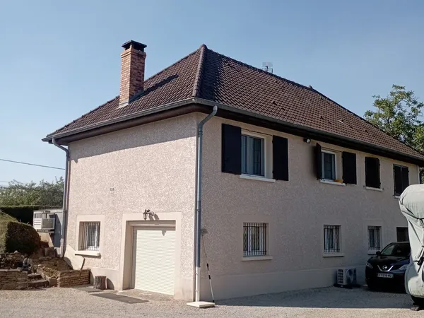 Maison Campagne Arborée , Fermée , terrain tranquille Plat