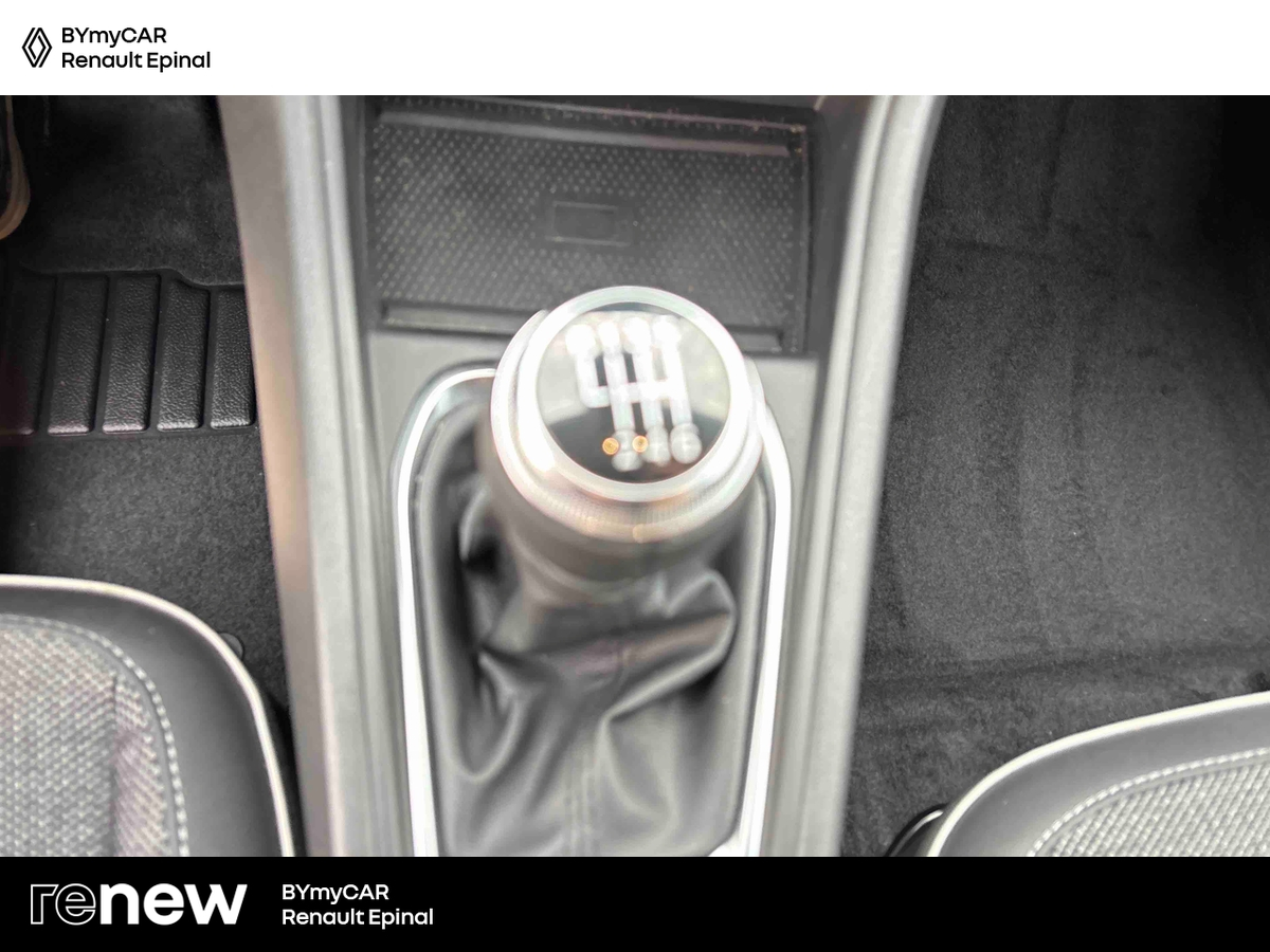 Renault Captur mild hybrid 140 — photo 22