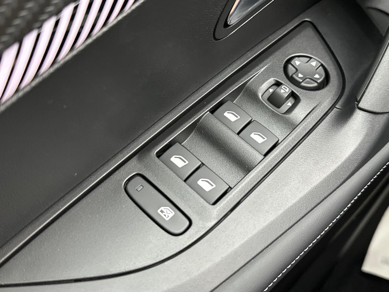 Peugeot 2008 hybrid 110 e-dcs6 allure — photo 15