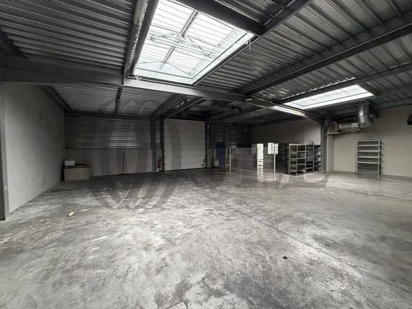 Local d'activité 955 m²