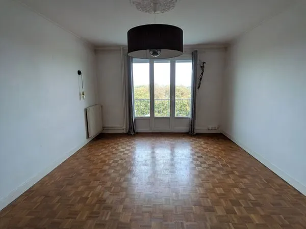 Appartement T3 67 m² (5e/6) avec balcon, garage, cave & ascenseur - Troyes / St-Julien