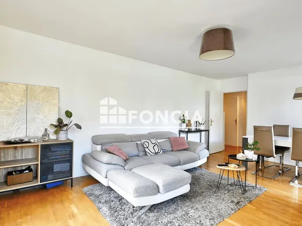 Pour investisseurs Vendu loué, superbe appartement T3 en rez-de-chaussée de 66.33 m2 carrez avec bal