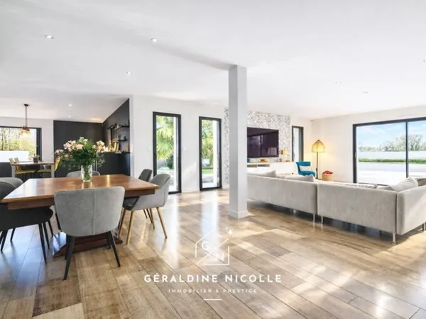 Villa contemporaine avec piscine - prestations de qualité - 5 chambres - 215m2