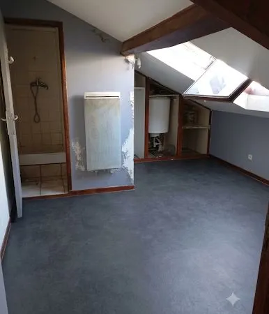 Studio sous les toits pour investissement locatis