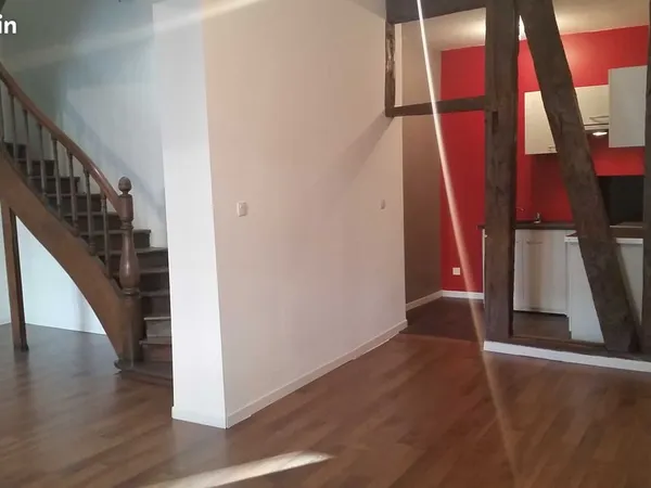 Loue joli T3 de 77m² en duplex, place Armand Fallières