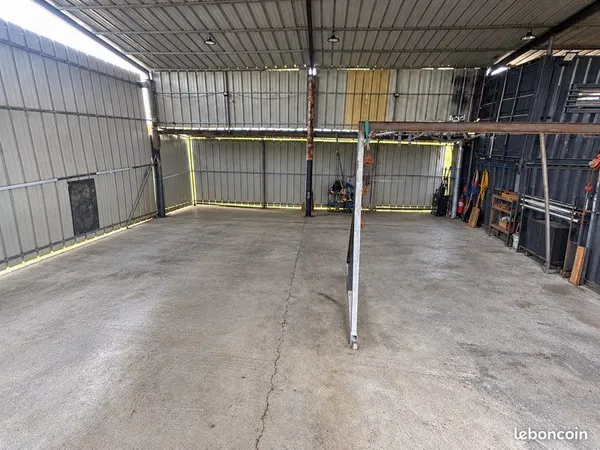 Local d’activité et entrepôt Location Ducos 1p 180m² 1500€