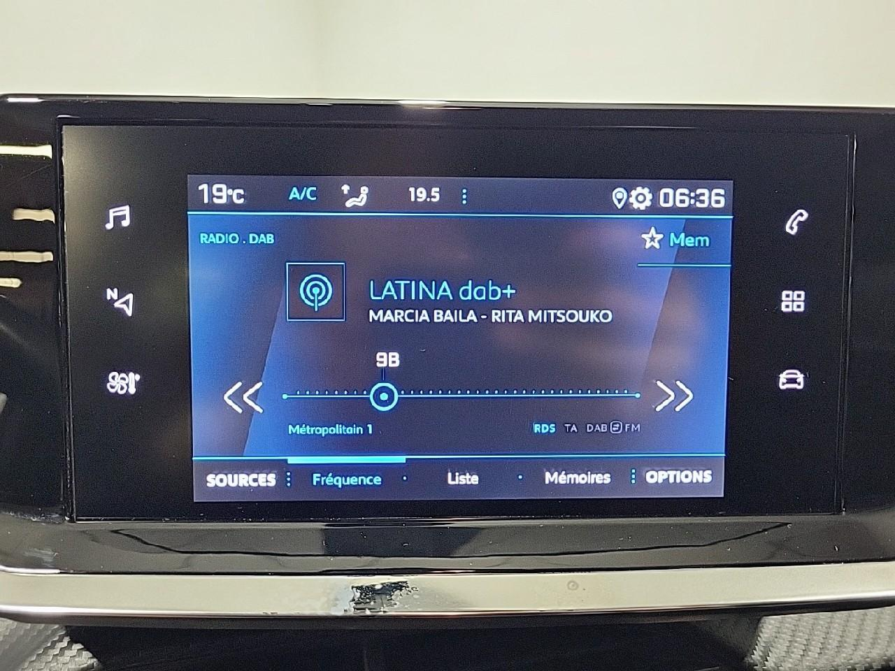 Peugeot 2008 puretech 100 s&s bvm6 style — photo 11
