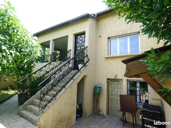 Maison 9 pièces 240 m²