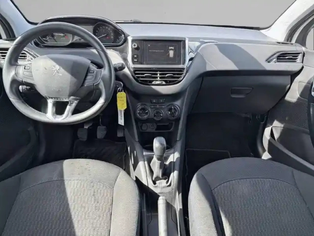 Peugeot 208 puretech 82ch s&amp;s bvm5 — photo 8