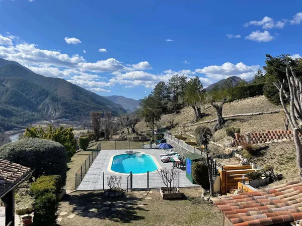 Maison 6 pièces 179 m² - Terrain 6146 m² - Piscine