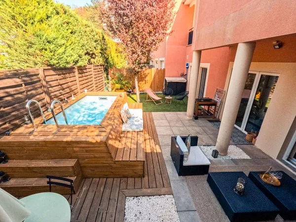 Rare à Lyon : 105 m² esprit maison | Jardin privatif 65 m² | Piscine privée | Proche Métro D et Sain