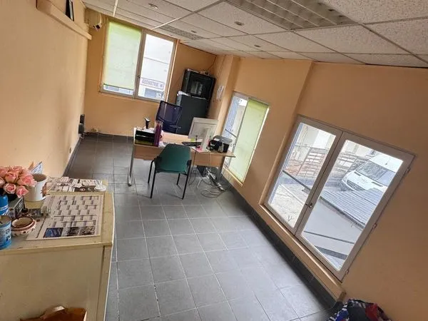 Parc tout activités et ses dépendances, bureaus , attelliers réservées aux professionnels