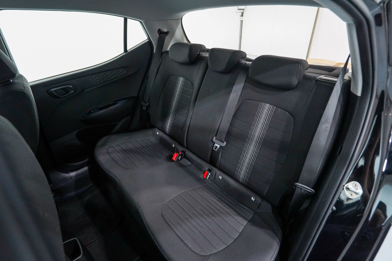 Hyundai i10 — photo 31