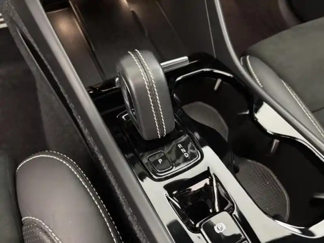 Volvo Xc40 t3 163ch r-design geartronic 8 suréquipé + toit ouvrant — photo 13