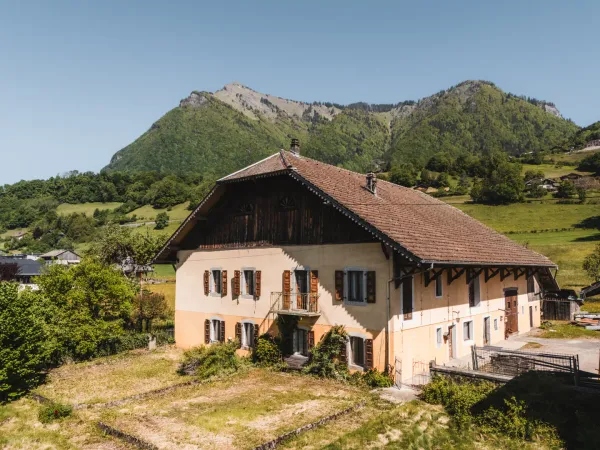 Magnifique ferme à rénover à proximité du joli village de Taninges.