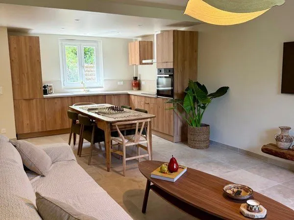 Appartement T3 rénové de 65 m² avec terrasse et jardin - Cellier - 2 place parking Grimaud Village