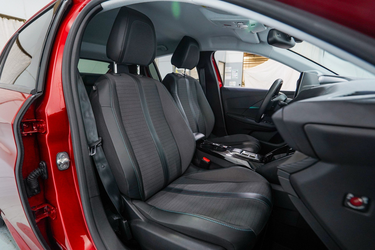 Peugeot 208 — photo 14