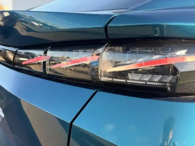 Peugeot 408 phev 225ch gt e-eat8 — photo 9
