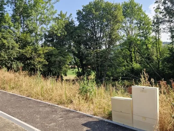 Terrain 648 m²