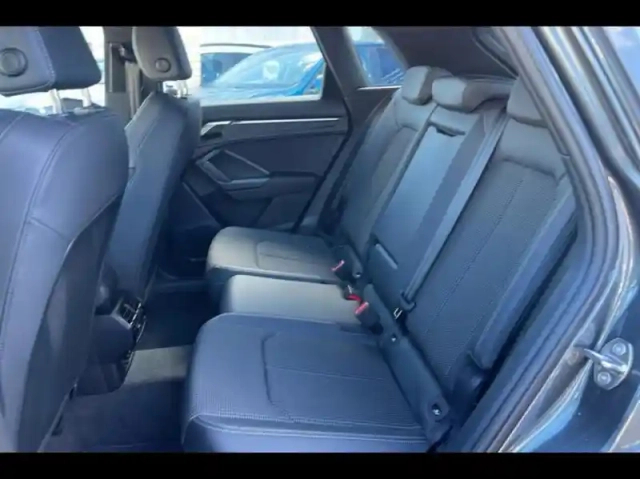 Audi Q3 35 tfsi 150ch s line s tronic 7 — photo 11