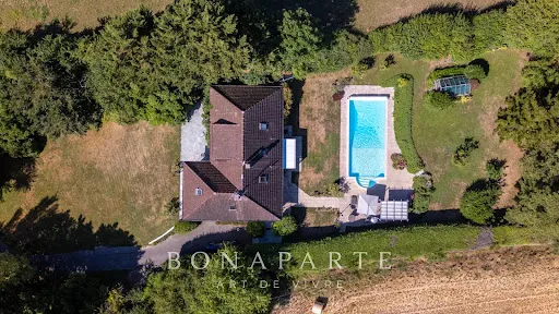 Propriété 8 pièces 216 m²